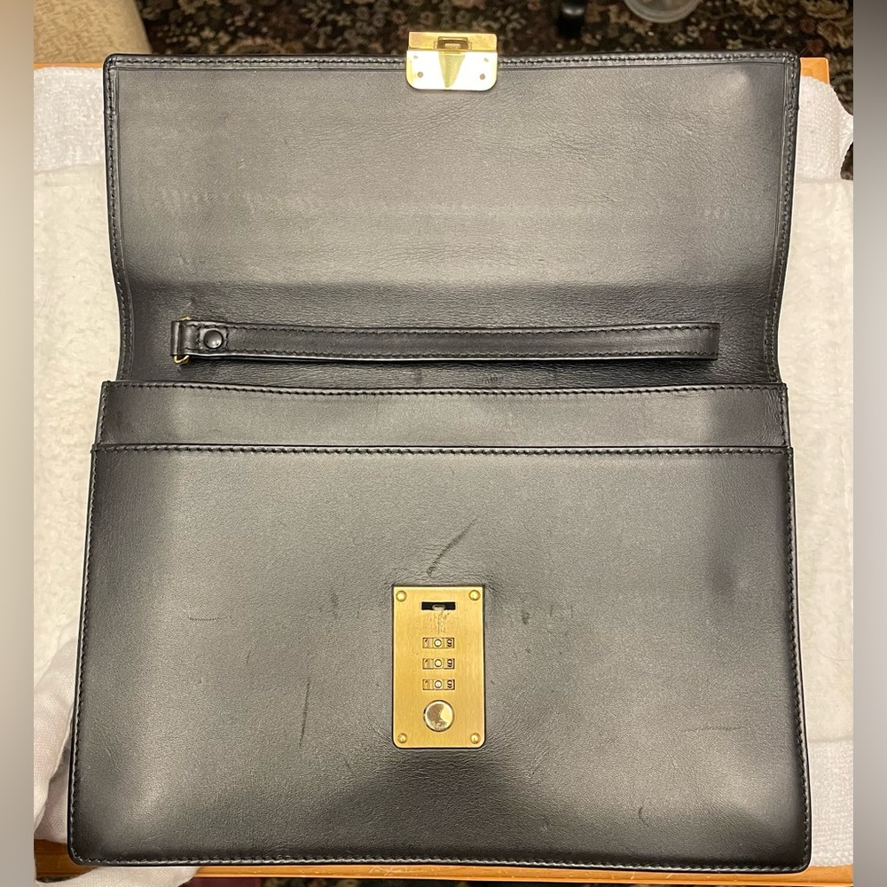 Dunhill Authentic Vintage Black Lockable Leather Clutch/Wristlet w/ Gold Accents - Picture 8 of 16